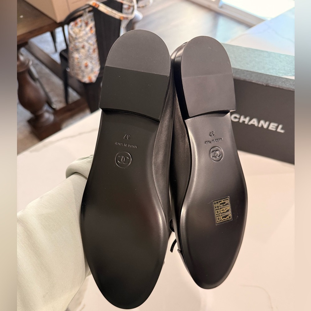 NWT Chanel - Ballerina in black Napa/patent leather, size 37 (US7). - Picture 6 of 7